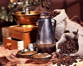 跨界融合的味蕾藝術(shù) 剖析彼岸咖啡的產(chǎn)品美學(xué)、加盟前景與餐飲管理之道